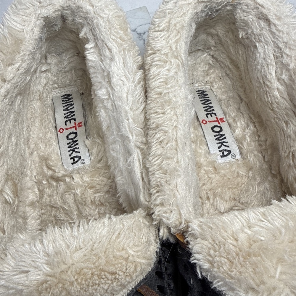 Minnetonka Fuzzy Moccasins size 7 Women's  Cozy Slippers Heather - Picture 2 of 8